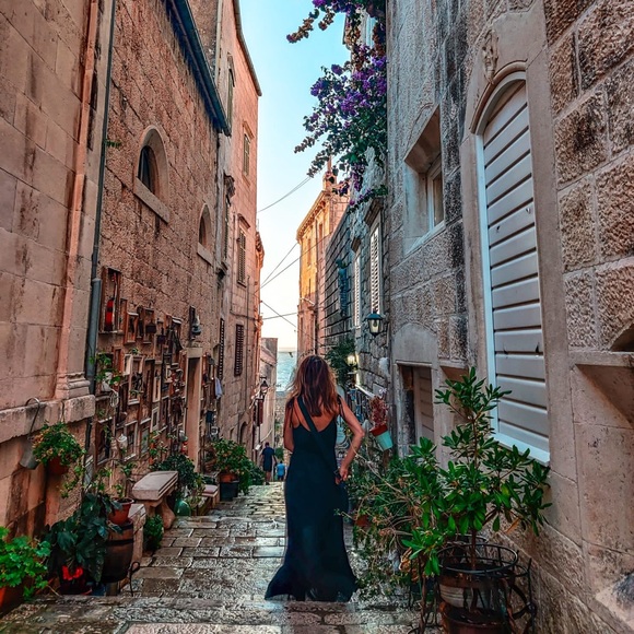 Meet your Posher, Tiffany - Picture 2 of 2